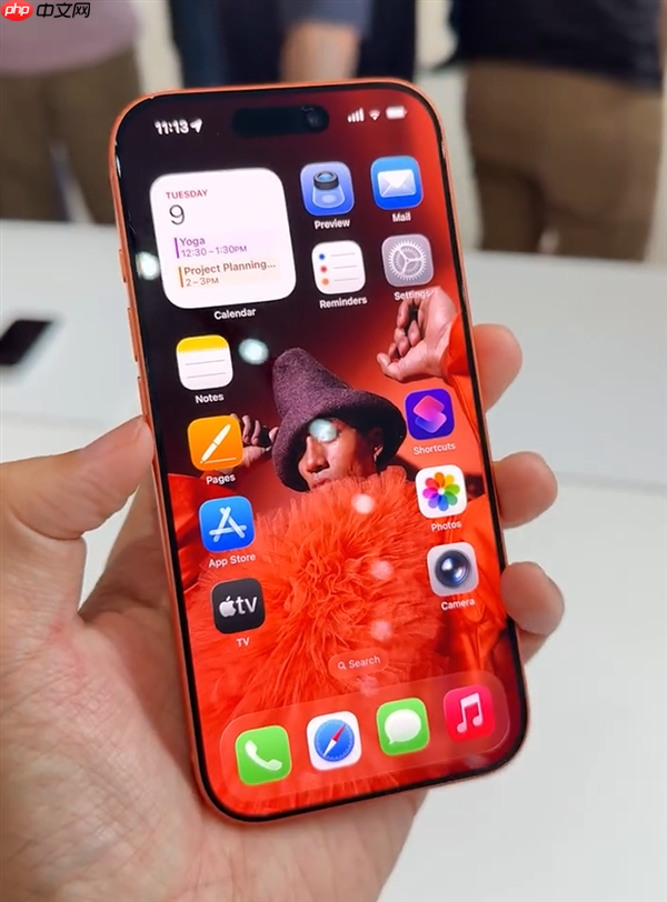 苹果的牙膏终于“挤爆了”！吴彦祖与库克合影：超期待用上iPhone 17系列