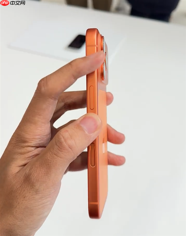 苹果的牙膏终于“挤爆了”！吴彦祖与库克合影：超期待用上iPhone 17系列