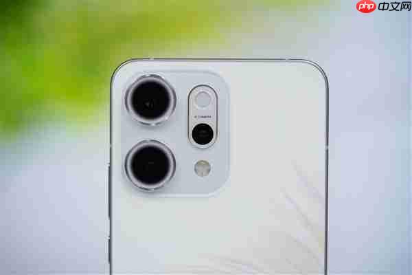 OPPO Reno15真机首次亮相：iPhone同款冷雕工艺、2亿像素主摄