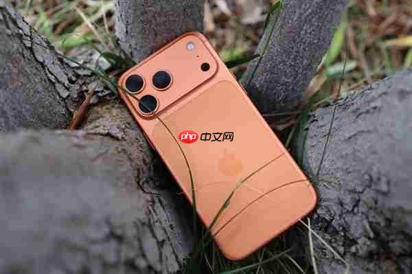 机主用湿巾把橙色iPhone 17 Pro Max擦掉色：网友不相信是真的