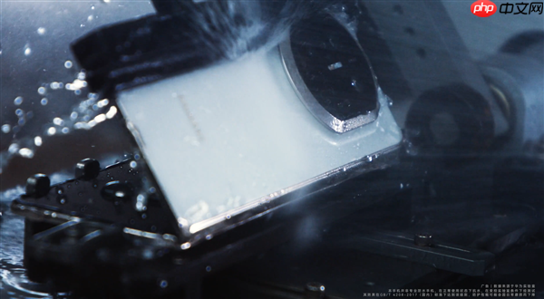 华为Mate X7搭载全新折叠玄武架构：更耐摔、80℃热水也不怕