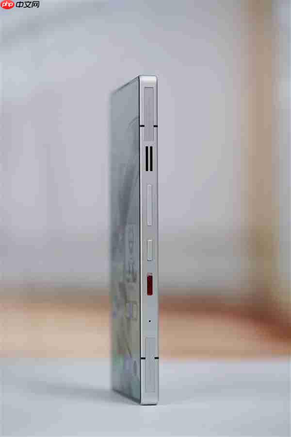 内置24000转/分钟风扇！红魔11 Pro图赏