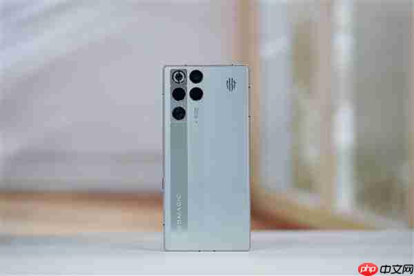 内置24000转/分钟风扇！红魔11 Pro图赏