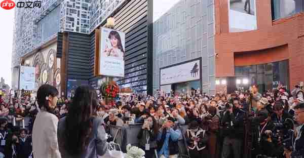 田曦薇在vivo门店当店长：现场人山人海 场面壮观