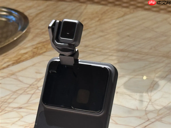 这就是全球首款机器人手机！荣耀ROBOT PHONE惊喜亮相CES